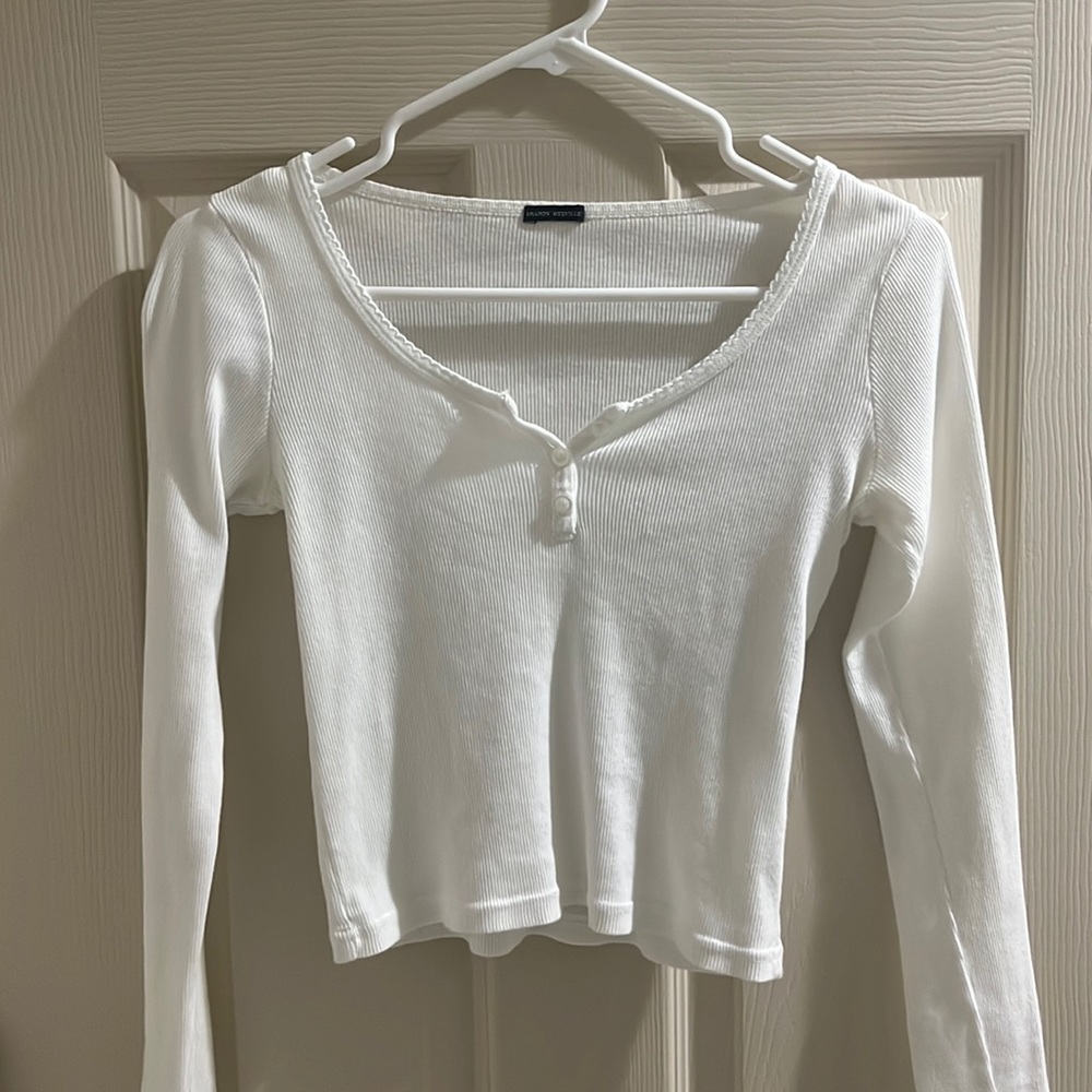 brandy melville white zelly long sleeve top ⛸️